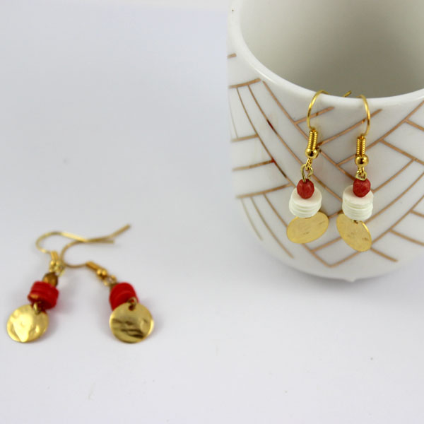 DIY coral earrings in Heishi imitation plastic sequins and faceted